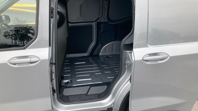 Ford Transit Courier Diesel 1.5 EcoBlue Active Van - Image 5